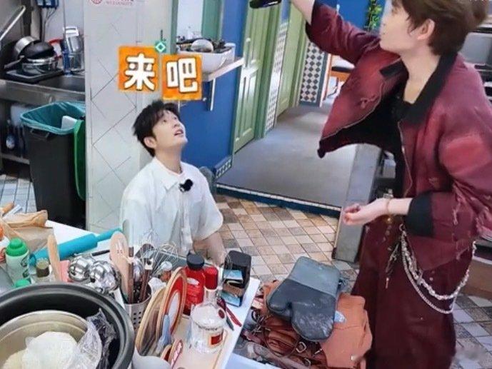 黄晓明说丁禹兮不来就不录下季中餐厅丁禹兮中餐厅顶级魅魔中餐厅 黄晓明这是被丁禹兮