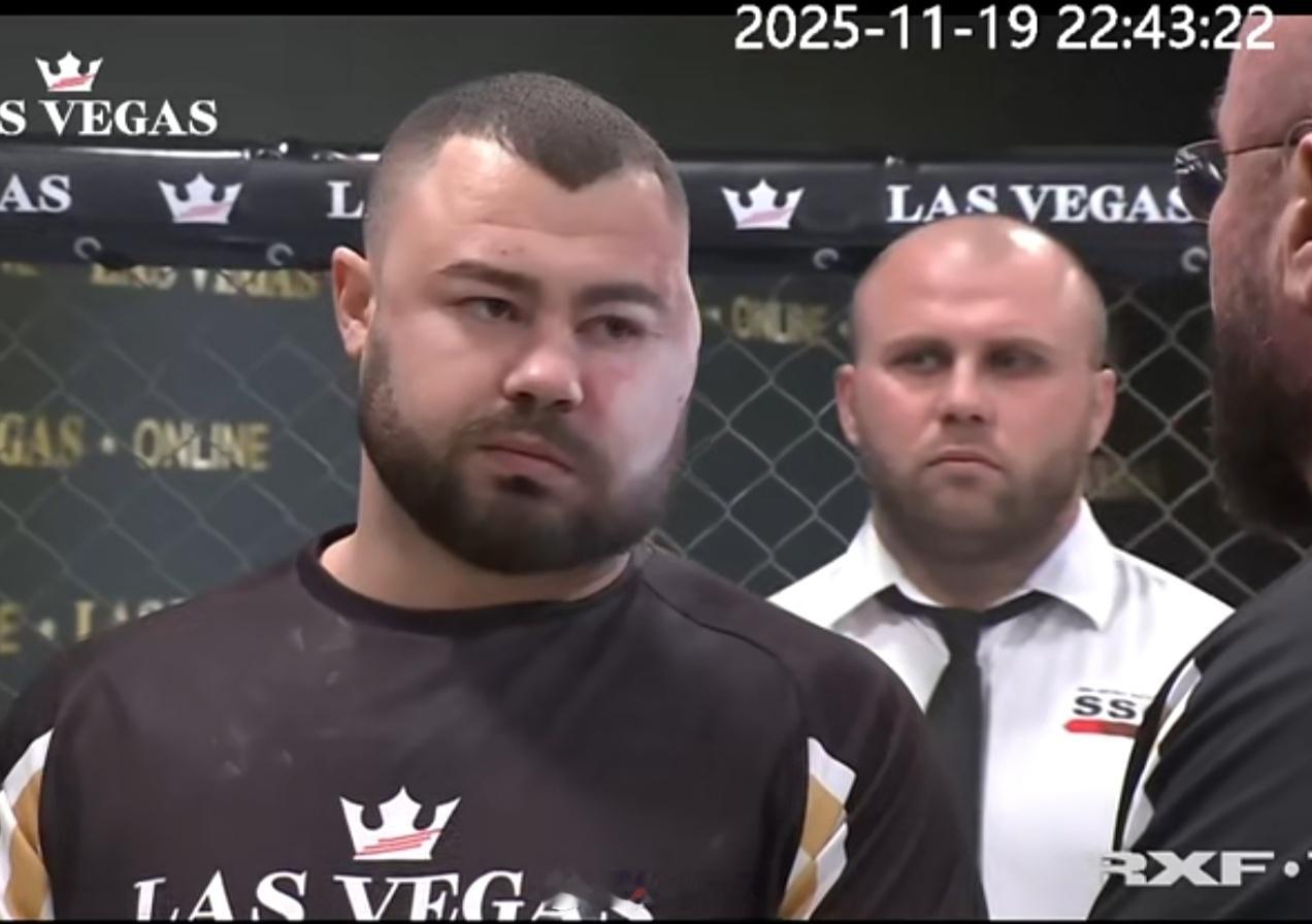 平头哥脸都被扇变形了，感觉再扇下去，要爆血浆了，就这都没晕，这天赋真心不是盖的，