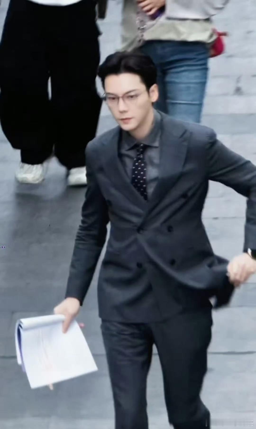 陈伟霆《爱情慢慢》新路透，王志诚这个味儿太对了