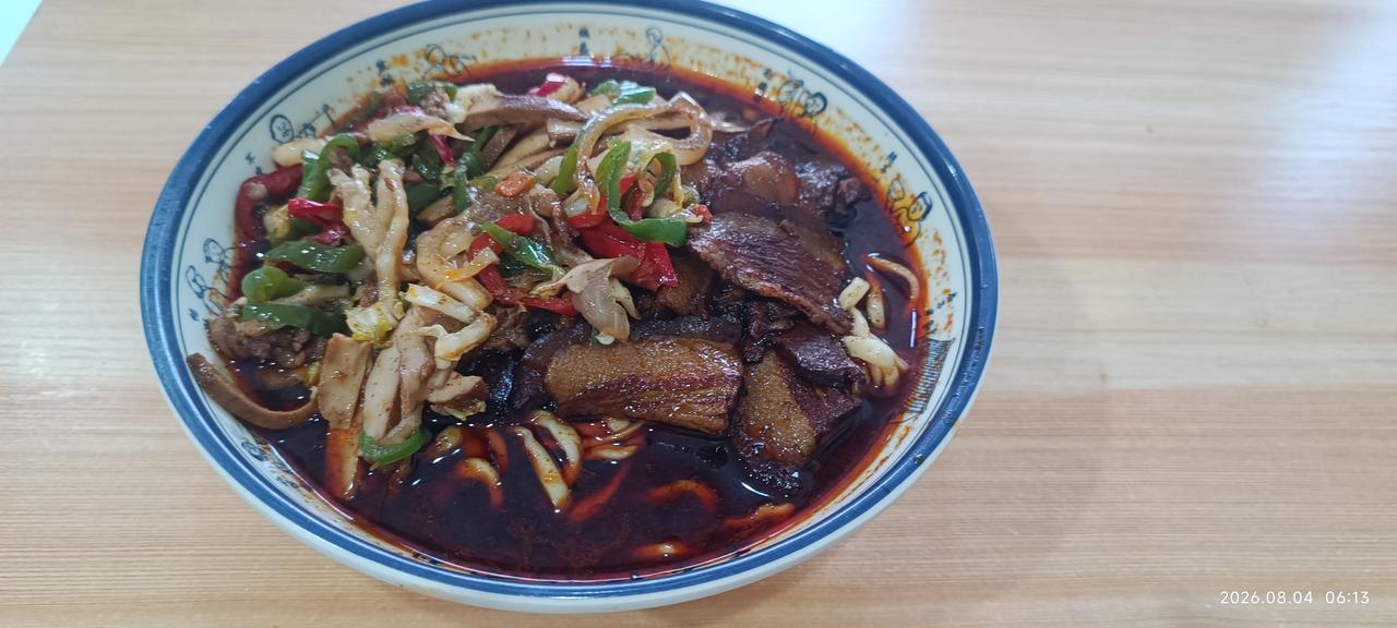 安徽兄弟都是重口味？
为了看南漪湖的日出，我没有选择投宿狸桥镇，而是选择了沈村镇