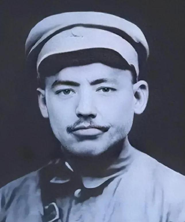 1937年甘肃，马家军旅长马禄，抓到了红三十军的参谋长黄鹄显。他没上报，没用刑，