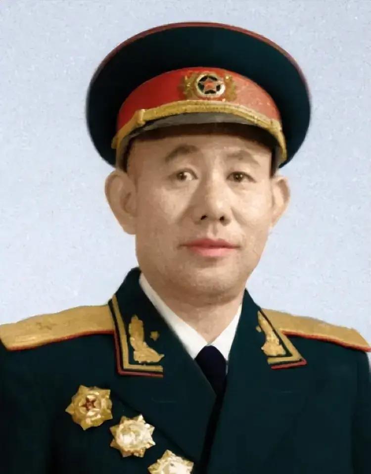 1951年，志愿军师长违抗军令，率9000残兵掉头杀向3万美军。13天后李奇微才