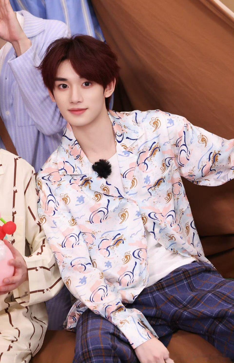 何老师说丁程鑫是家里的顶梁柱顶梁柱不只是称呼，是你用无数个日夜撑起来的责任与爱。