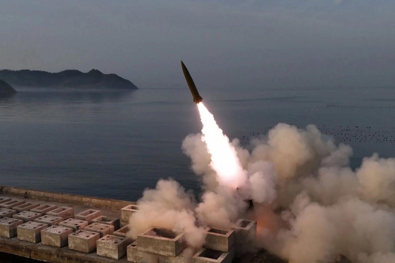 朝鲜测试了 5 枚具有集束弹头能力的火星 11 弹道导弹
朝鲜进行了一系列新的短