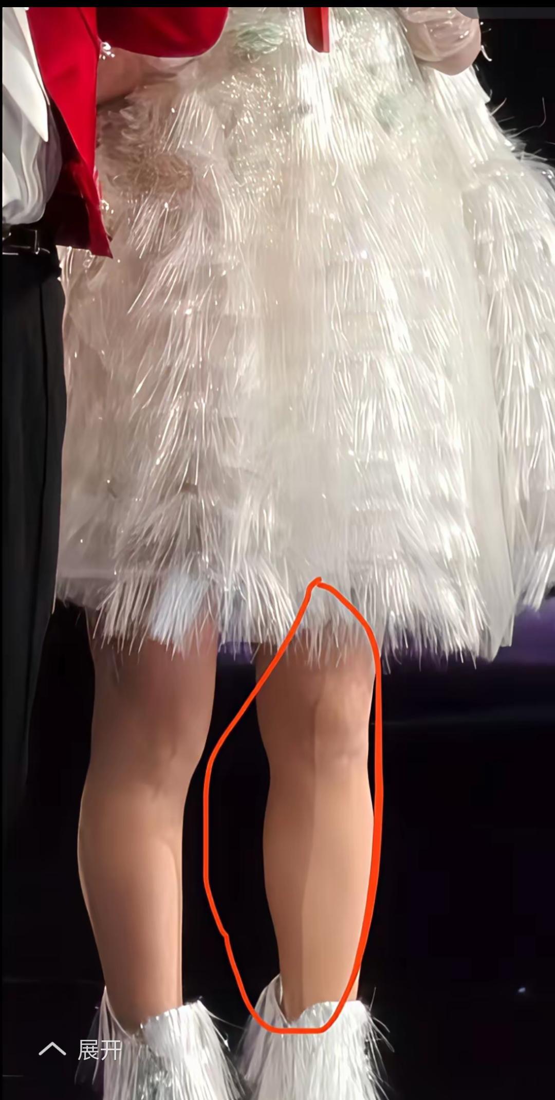 谢娜的演唱会火了，有网友开玩笑的说：“谢娜不是主持人吗？怎么还开起了演唱会？怎么
