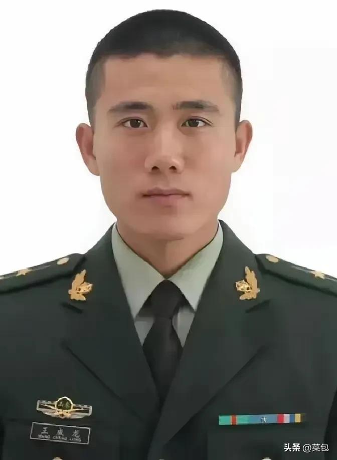 “国家白白培养了他 5 年。” 2008年，武警济南支队刚刚入职一个月的大学生，