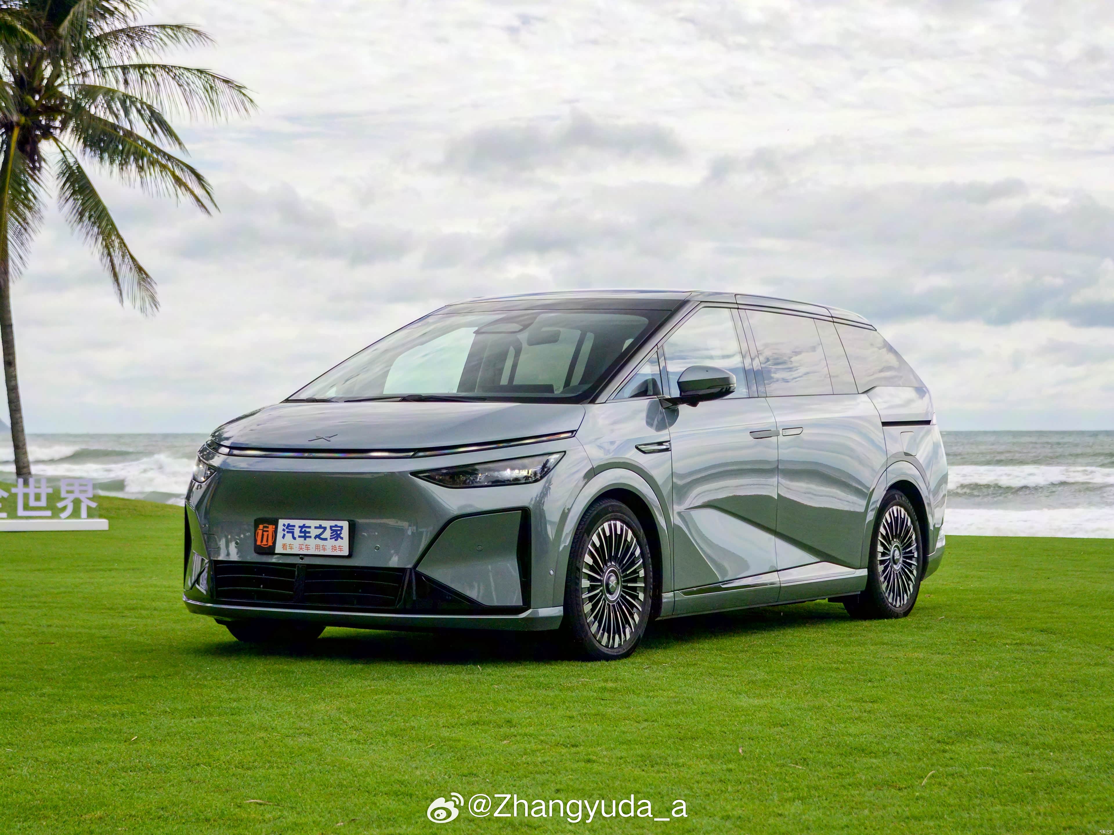 小鹏X9超级增程开启了预售，预售价分别为35万和37万；据悉订单量是之前纯电车型