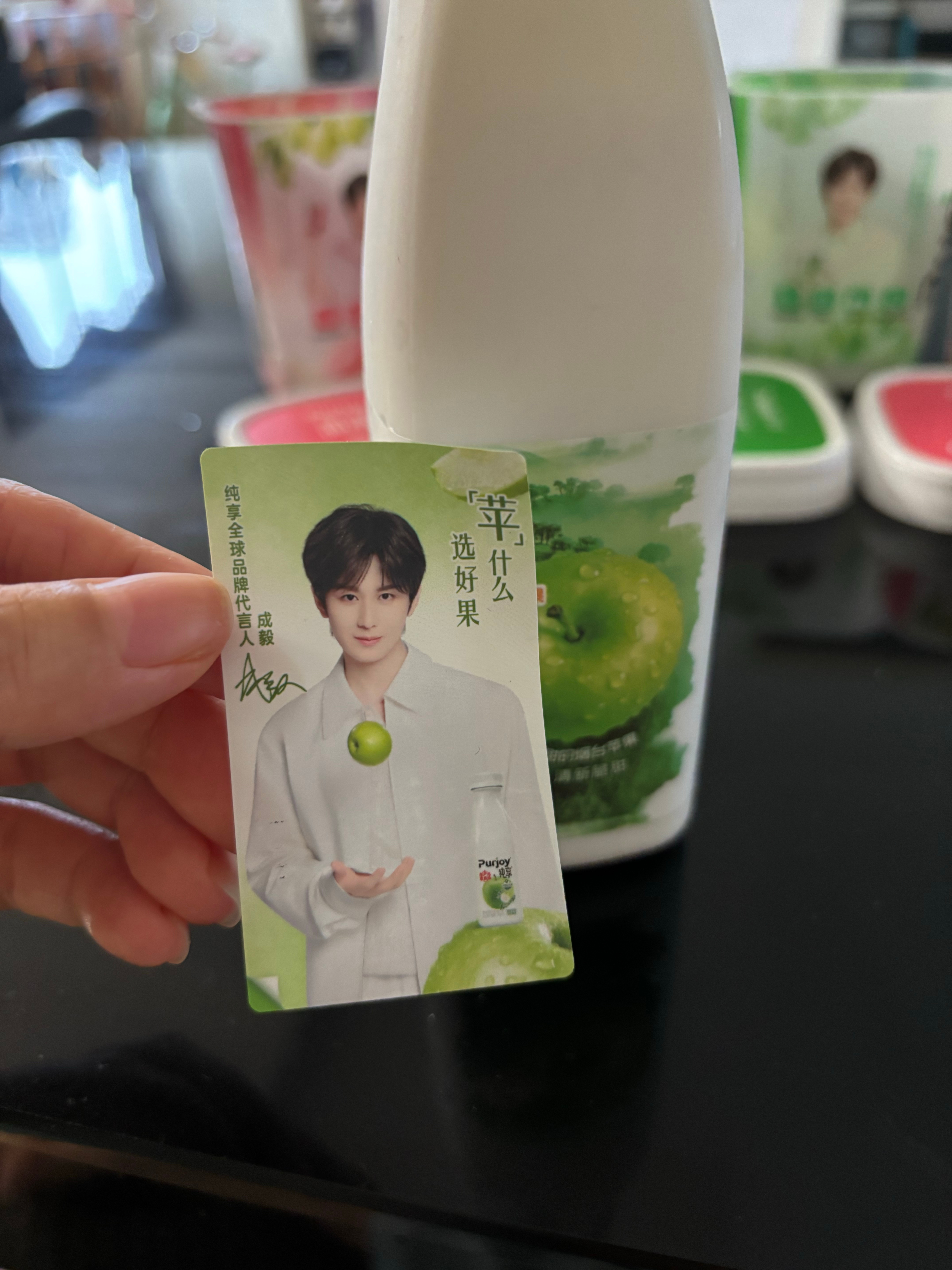 想问问果子们 这些空杯贴纸你们是怎么处理的？丢了可惜舍不得 留着手残党又不知道能
