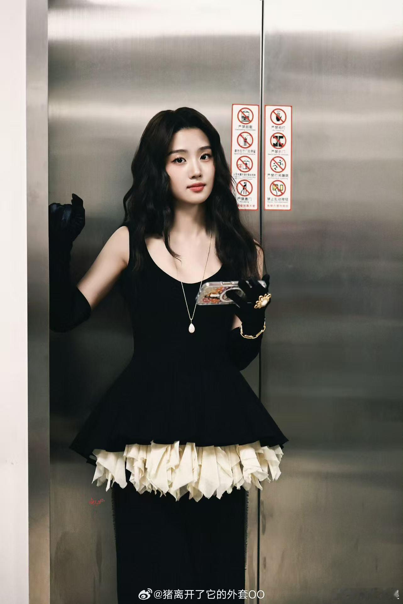 卢昱晓VOGUE盛典直播卢昱晓VOGUE直播卢昱晓VOGUE直播，哇塞哇塞， ​