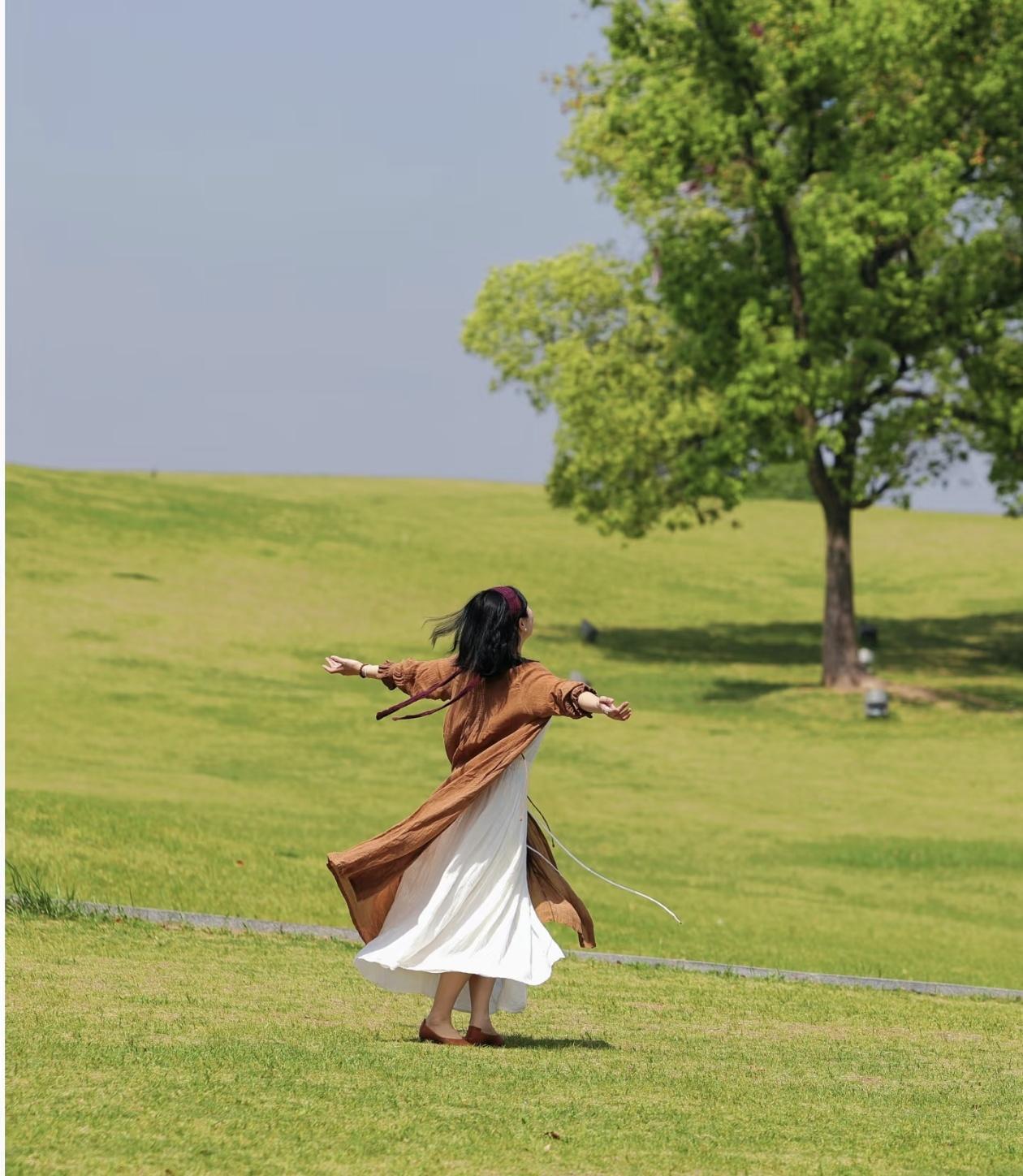 人到中年，我终于活明白了，保命最好的方式，就是放下一切执念。
 
我和老公40岁