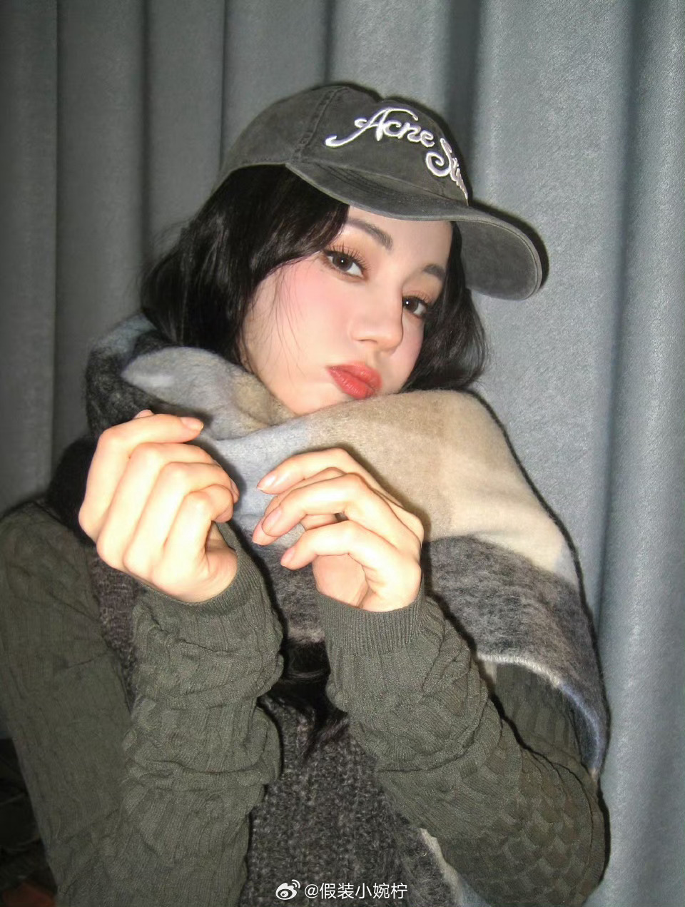 吃甜品的漂亮姐姐迪丽热巴谁能拒绝边吃甜品边营业的漂亮姐姐！软乎乎的红豆甜品配松弛