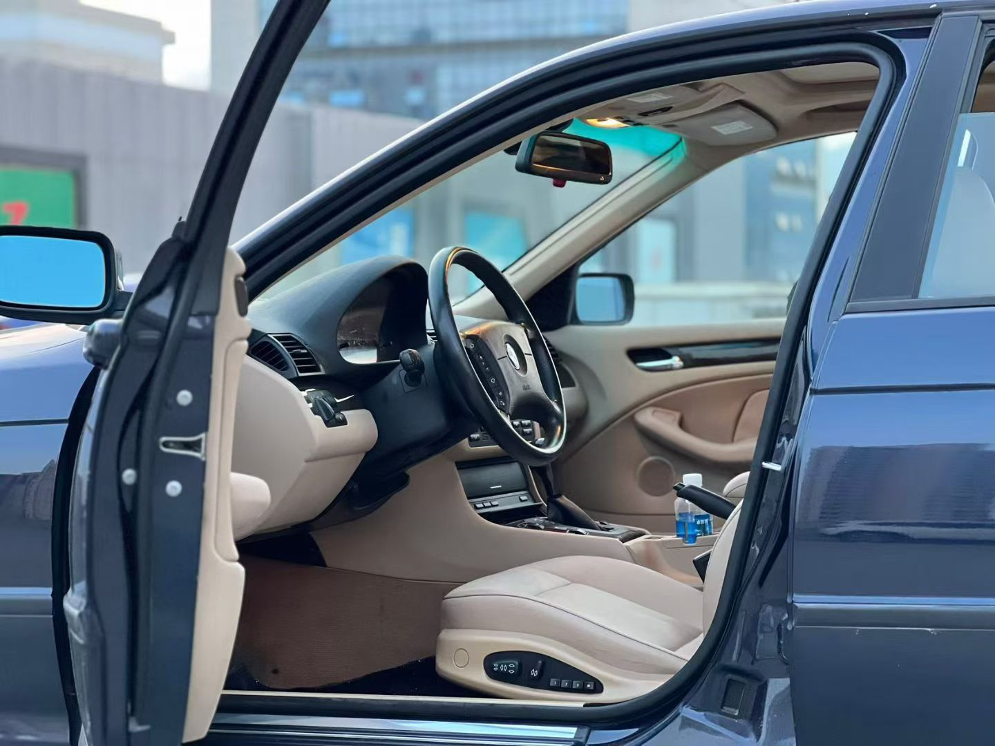 朋友圈见到我唐又搞了台四驱E46得闲一定要过去玩玩！汽场全开