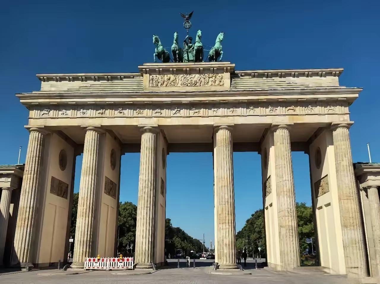 一战的始作俑者，二战的发起国，两次世界大战的策源地，德国却没有被打垮！相反，它一