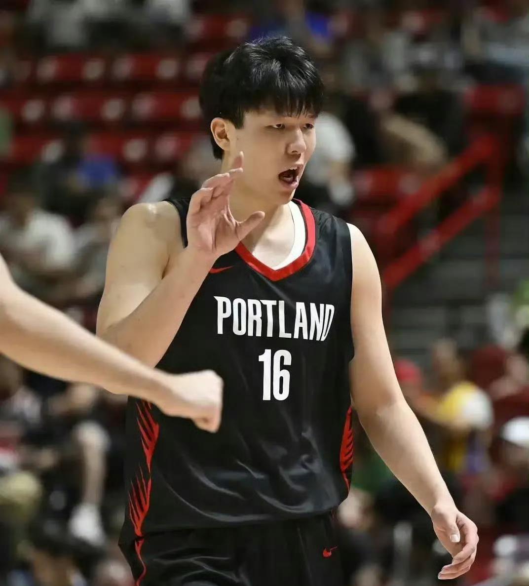 本赛季卡曼·马卢阿奇 和杨瀚森的表现根本不在一个档次！

马卢阿奇19岁，身高2