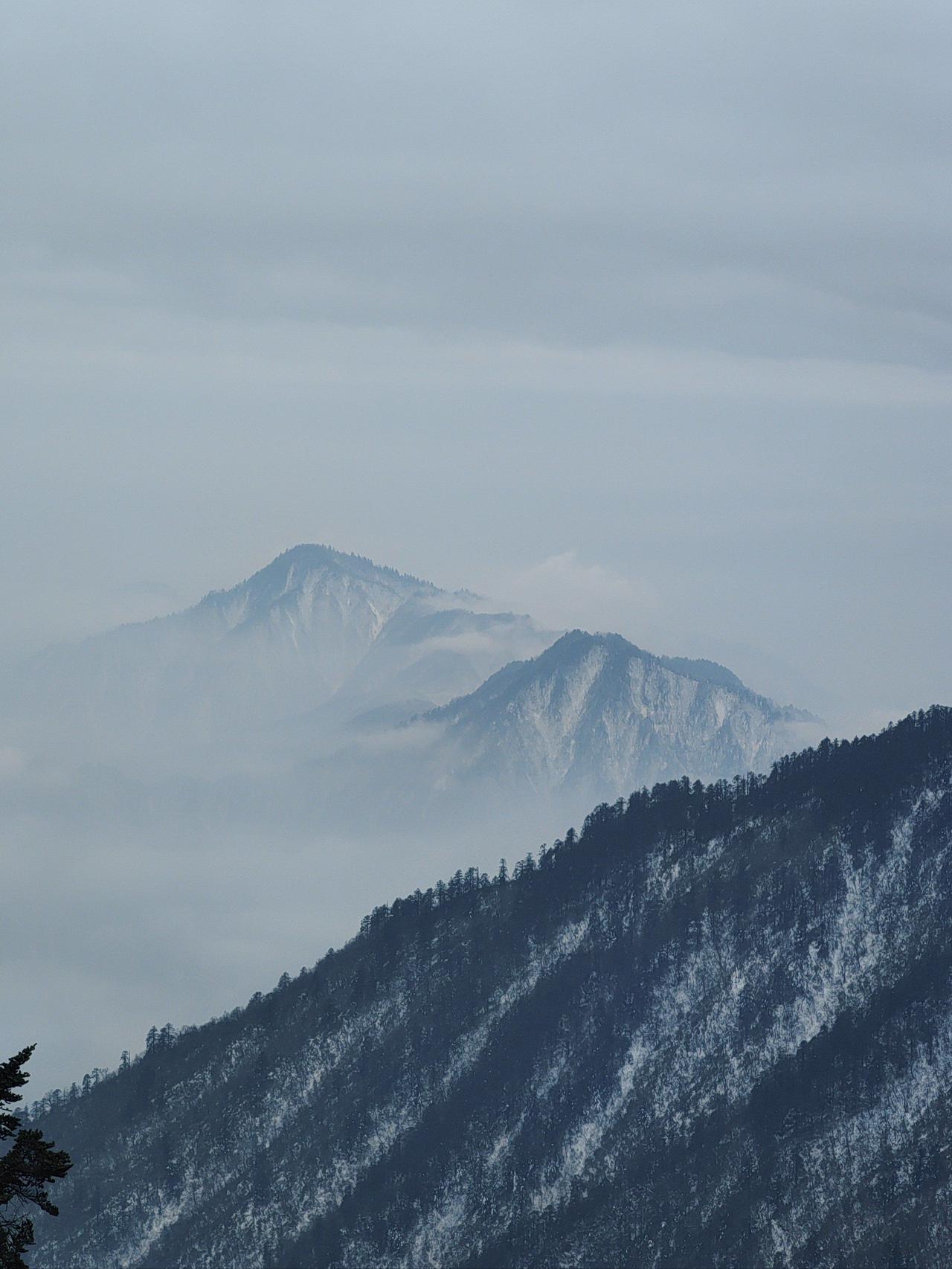 上联：夏风吹落万岭雪。

（图片来自网络）