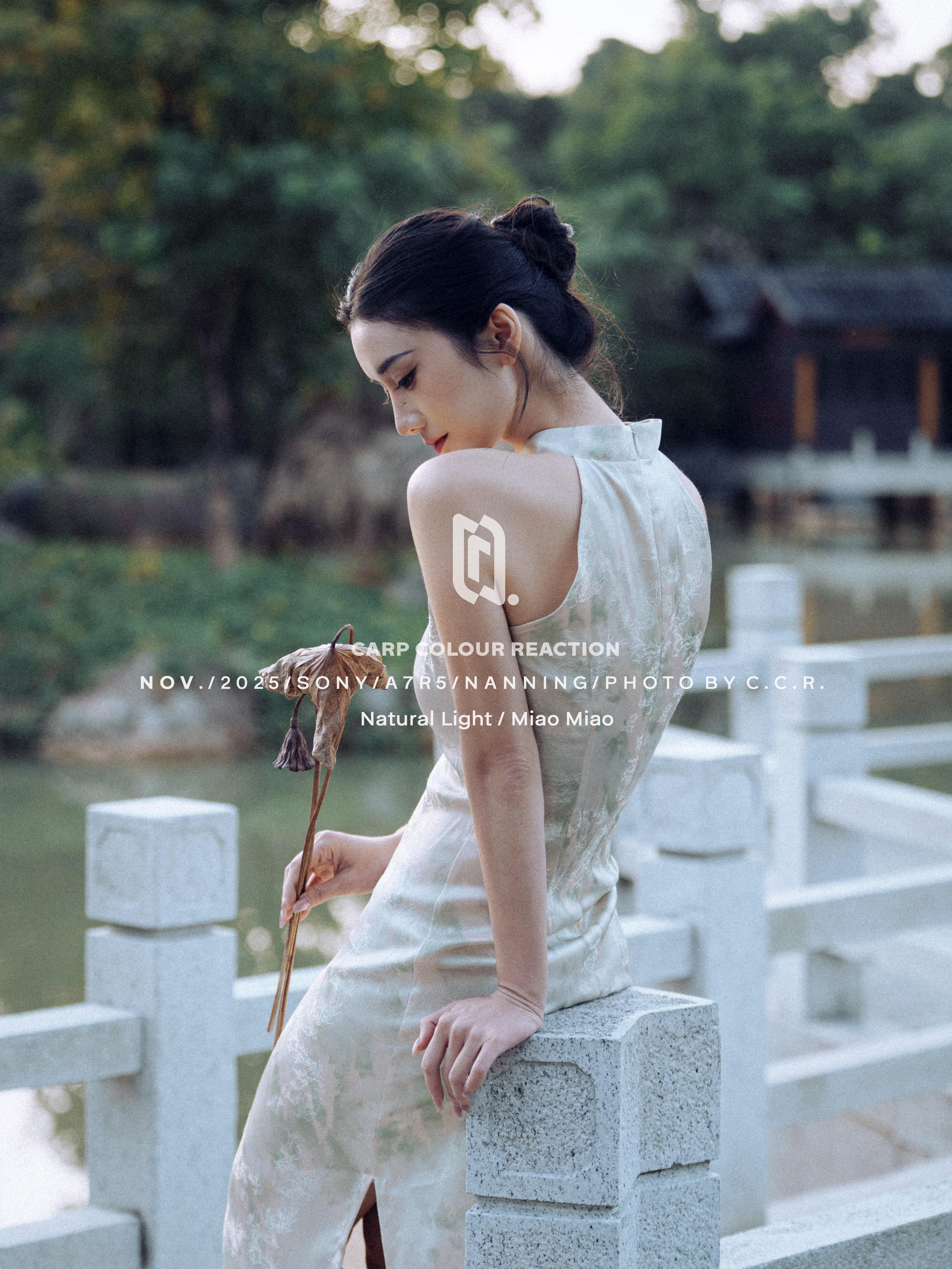 外景拍照的道具外景取材！让模特的手上有事情做才是避免尴尬的关键： 道具...