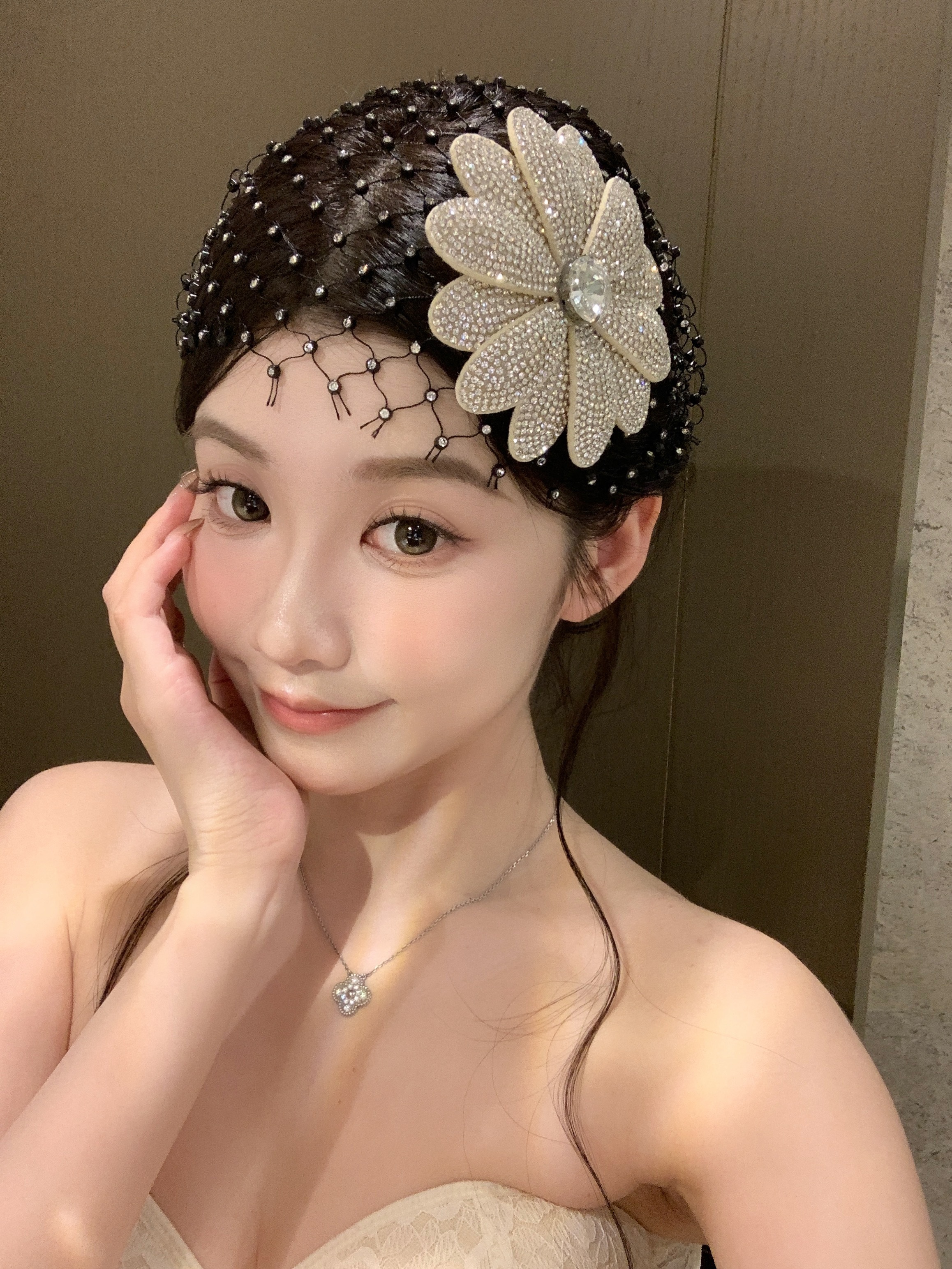 今天拍摄的look✨新眼猪猪很漂亮捏！ ​​​