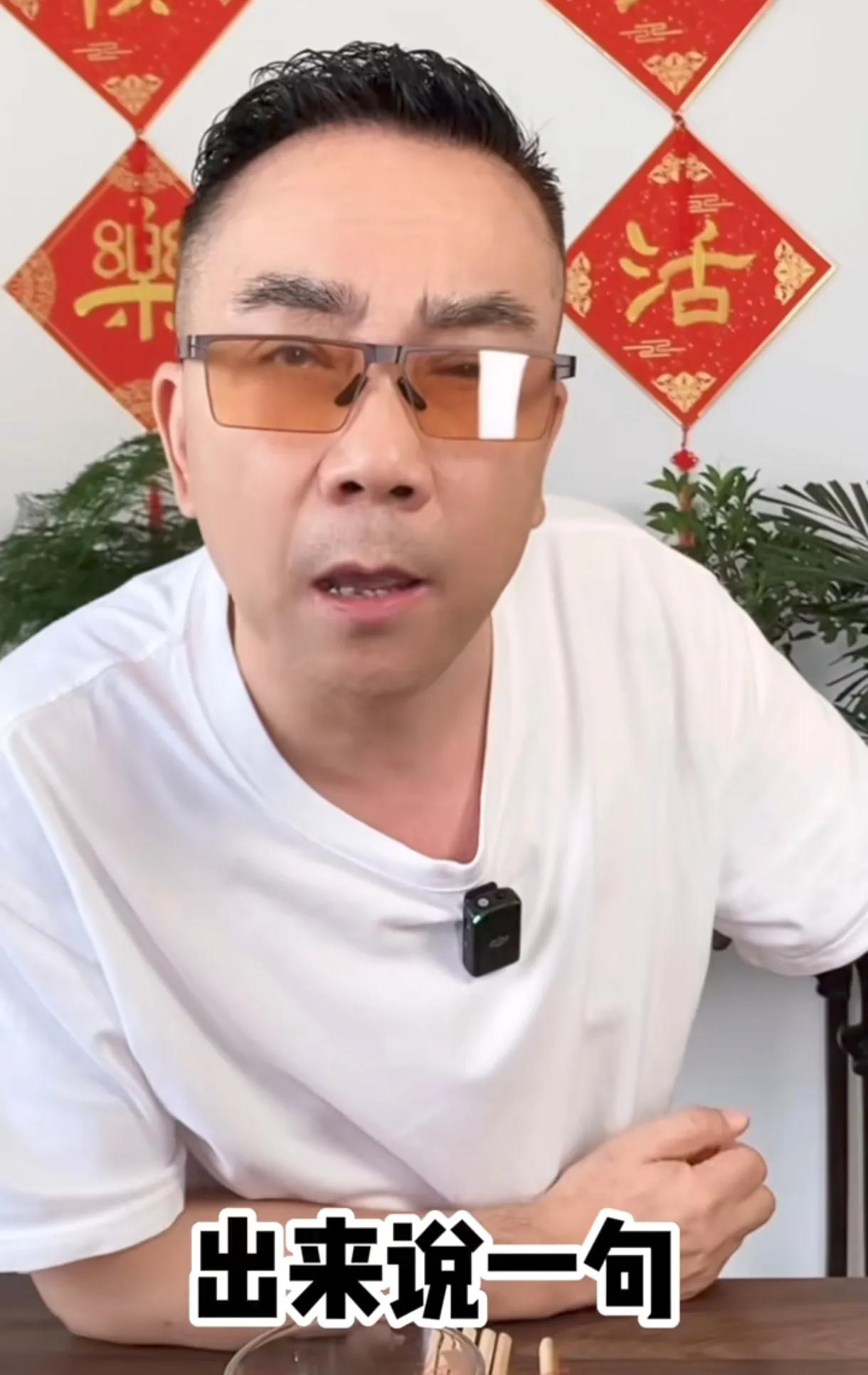 杨议的父亲杨少华说起住在侯宝林家的往事，他说：我什么都干，不白吃，貌似还说了一句