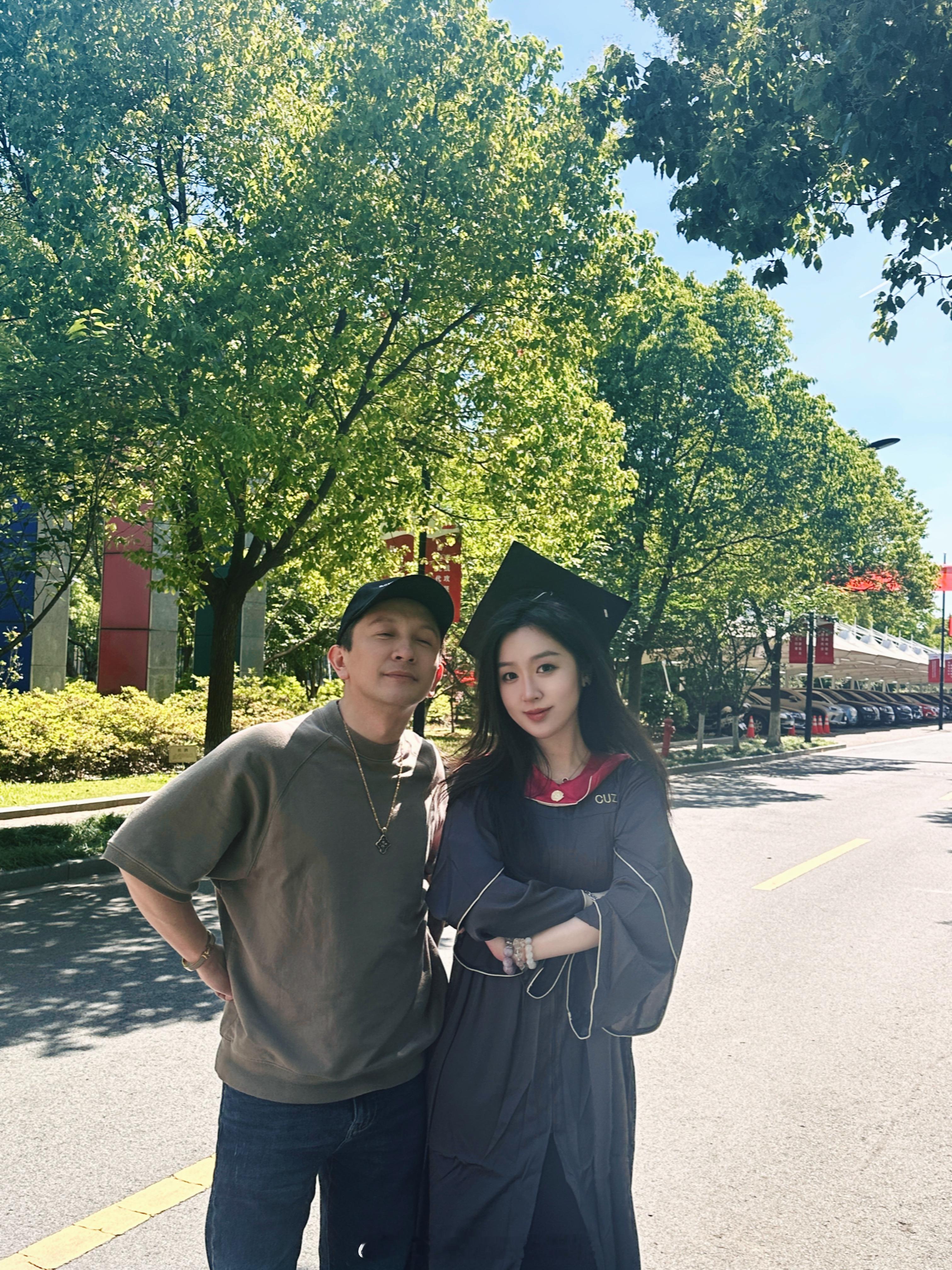 比了个耶✌️ 毕业快乐🎓 江湖见[作揖]  ​​​