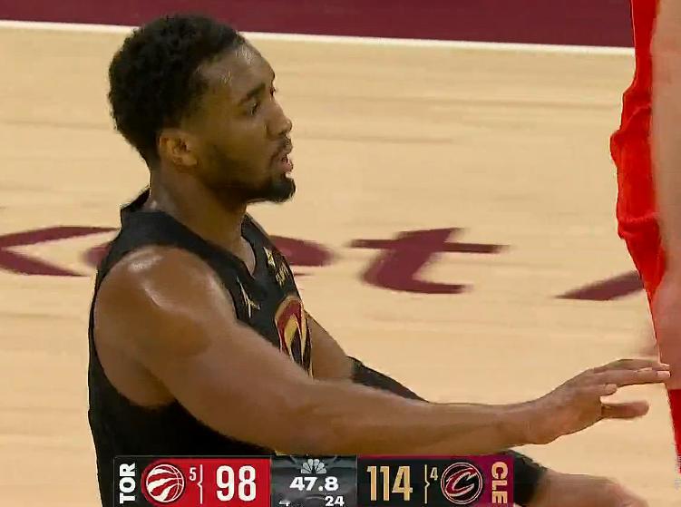 NBA季后赛四强全部诞生！骑士主场114：102击败猛龙，顺利搭上四强末班车！