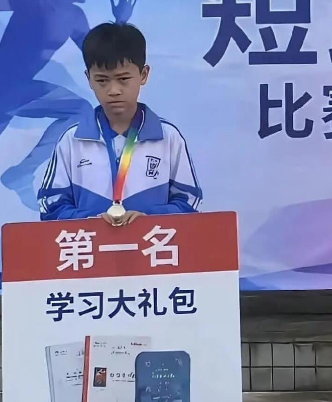 荣耀相机老大真相了！感觉荣耀罗巍这条动态不仅仅是玩梗图，似乎在暗指最近公司业绩成