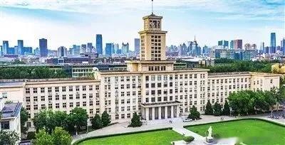 周末偶尔骑电动车，在家附近买东西，办事。有一次去银行，倒蹬那点儿钱。完事了出门一