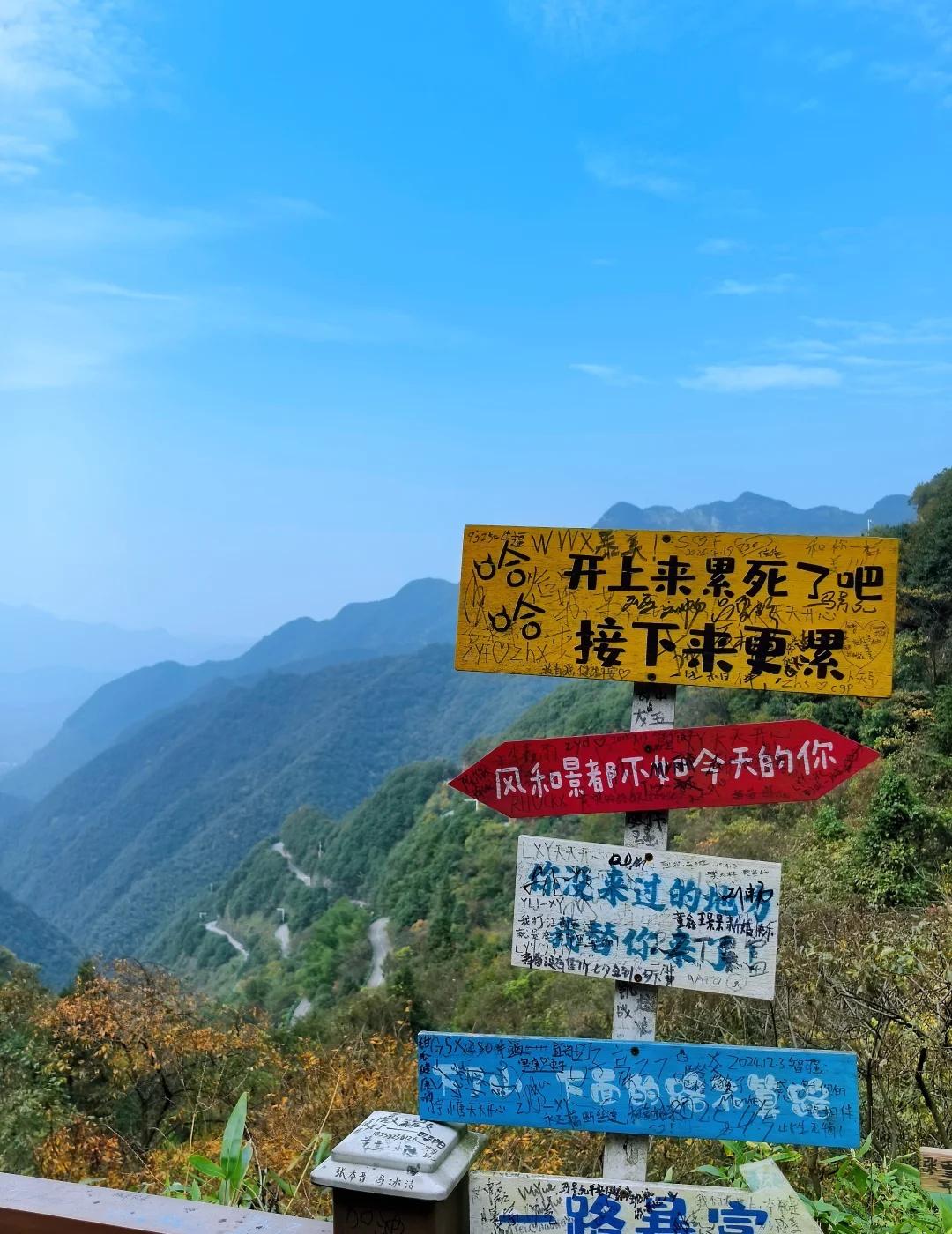 11月10日的皖南川藏线
等一个晴天☀，穿越皖南川藏线，
前半段溪水湖泊、竹林落