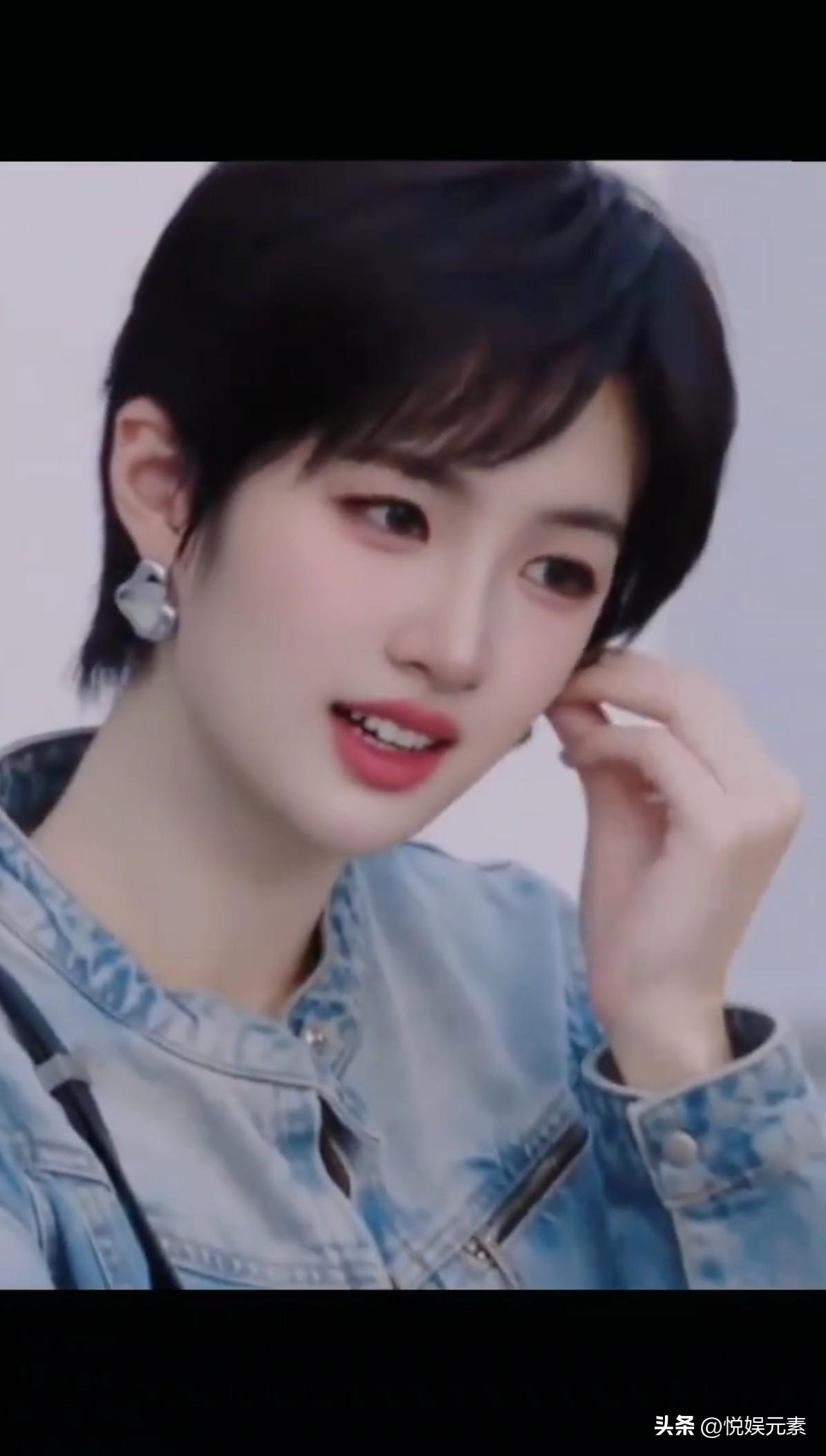 像学生，像教师，像公务员…
华为二公主姚安娜，
可以说是最不像明星的大明星！