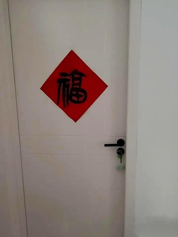 我女儿，985毕业，在家里第三年了。
当初在税务局干了三个月，编外的，有一天回来