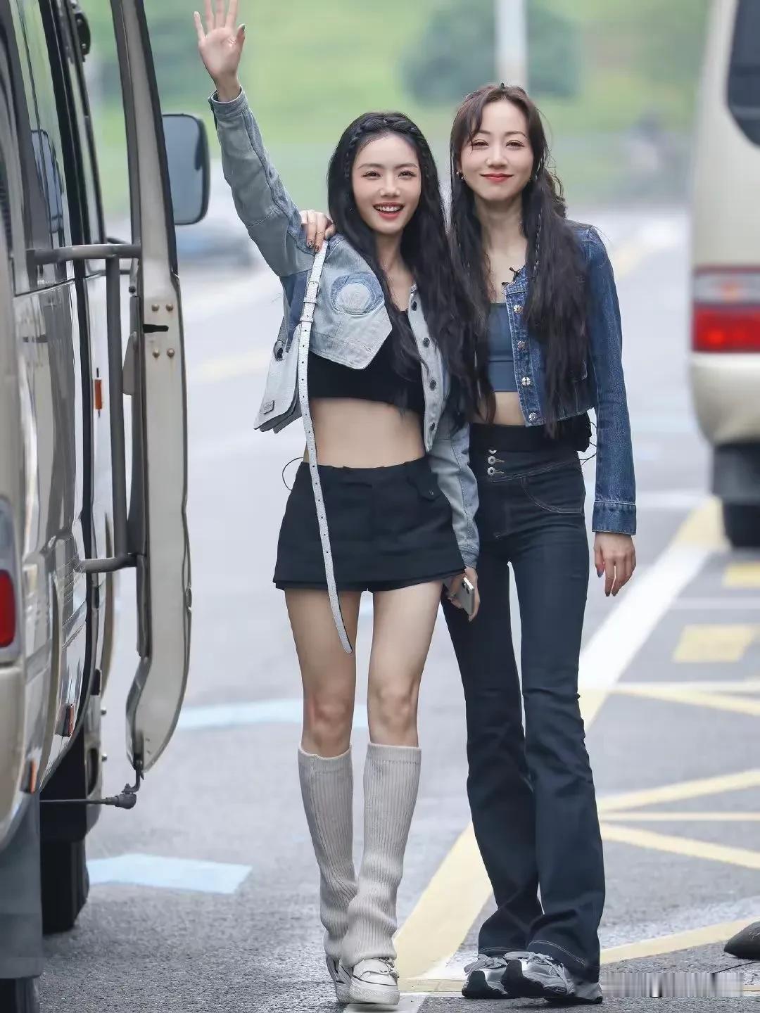 女明星是怎么做到各个都有A4腰的，普通人可望不可及的梦想，在女明星面前水到渠成，