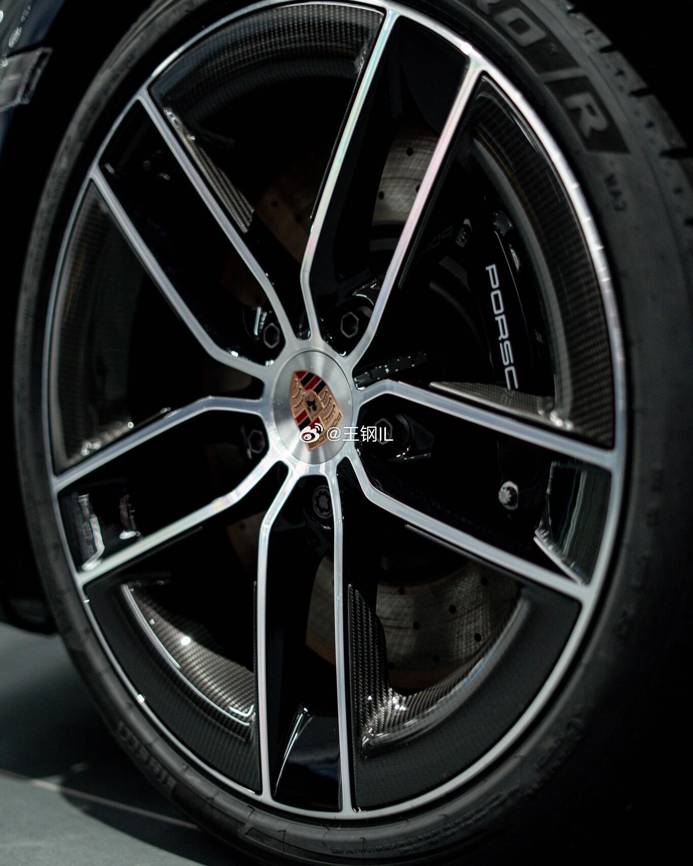 保时捷911 Targa 4 GTS，海洋蓝金属色。保时捷911