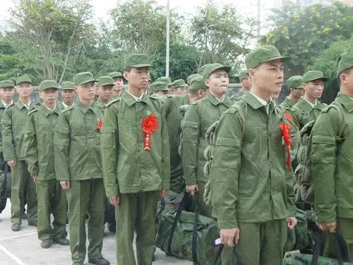 “老转”的故事！
    “老转”是我老家的邻居，他姓潘，之所以叫他“老转”，是