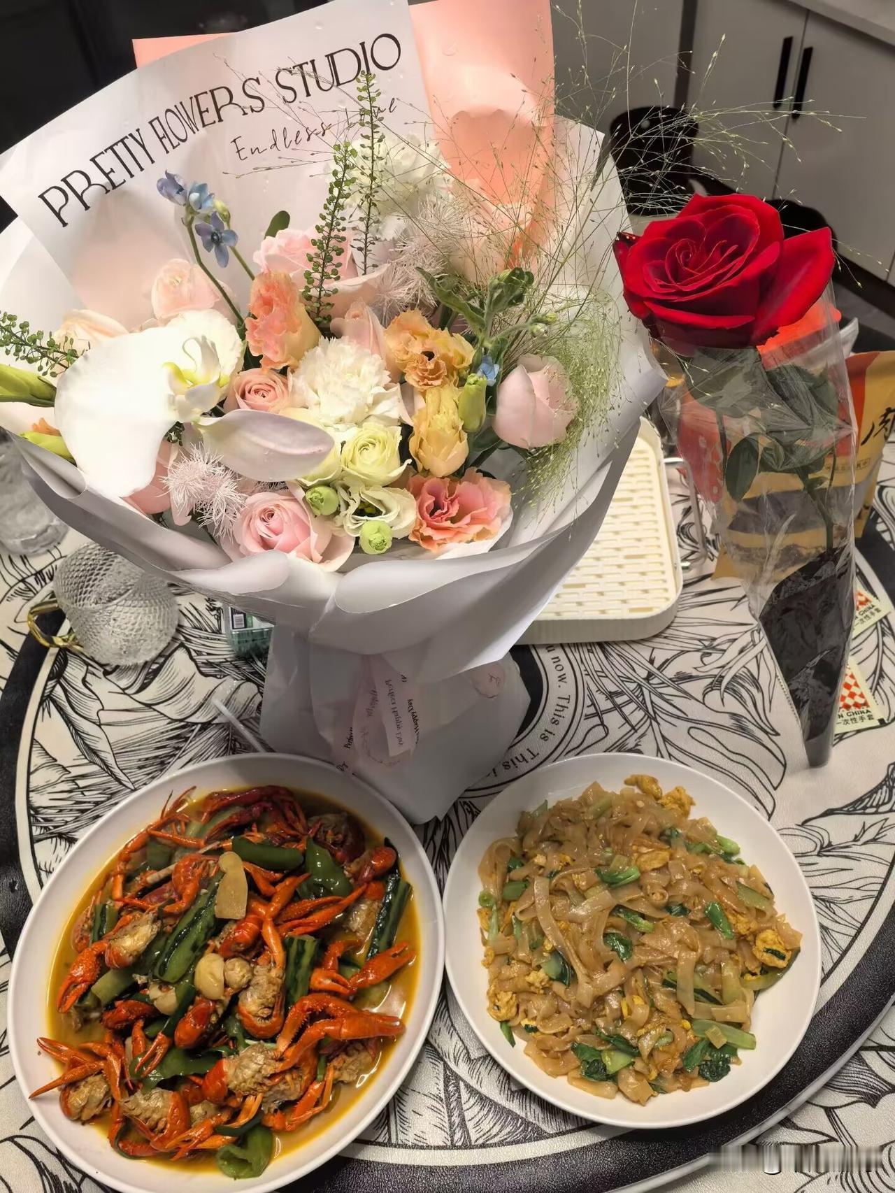 今天母亲节，祝我妈妈节日快乐，同时祝天下所有的母亲节快乐！