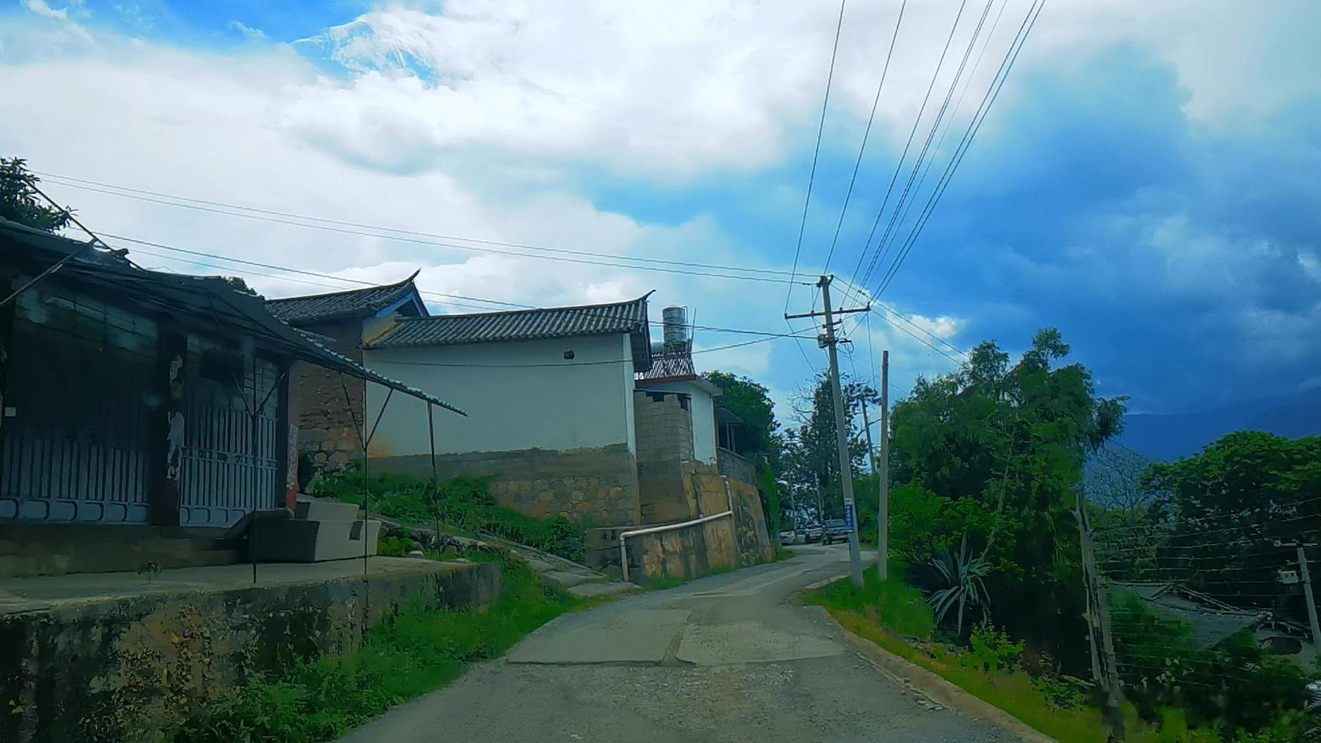云南程海东路修路烂尾民生痛点待解 只有大家感受过云南程海东路，才知道这个路真的是