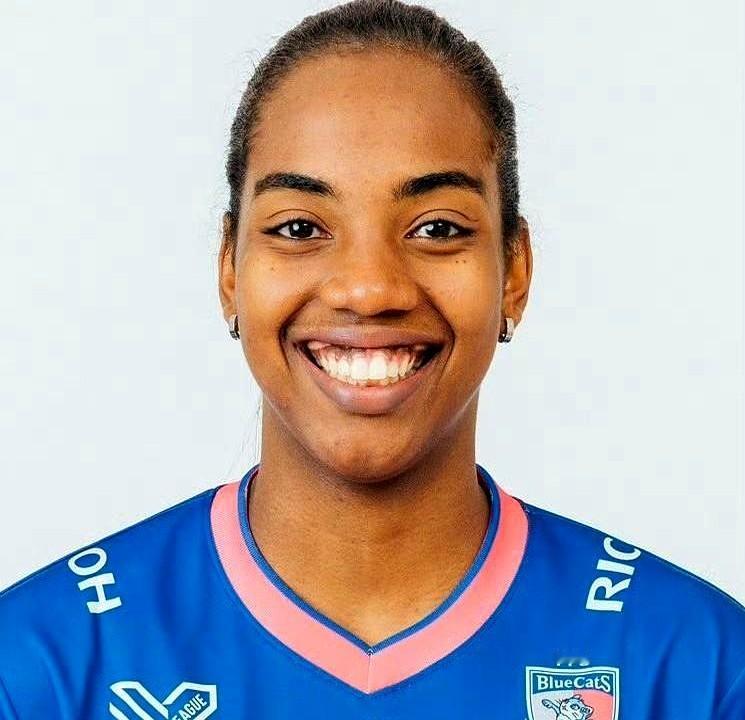 日本女排藏了个“大杀器”，身高1米85的古巴裔重炮，梅丽莎·巴尔德斯。

这姑娘