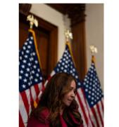 民主党众议员起诉众议长约翰逊，要求众议长允许她宣誓就职

当选众议员阿德利塔·格