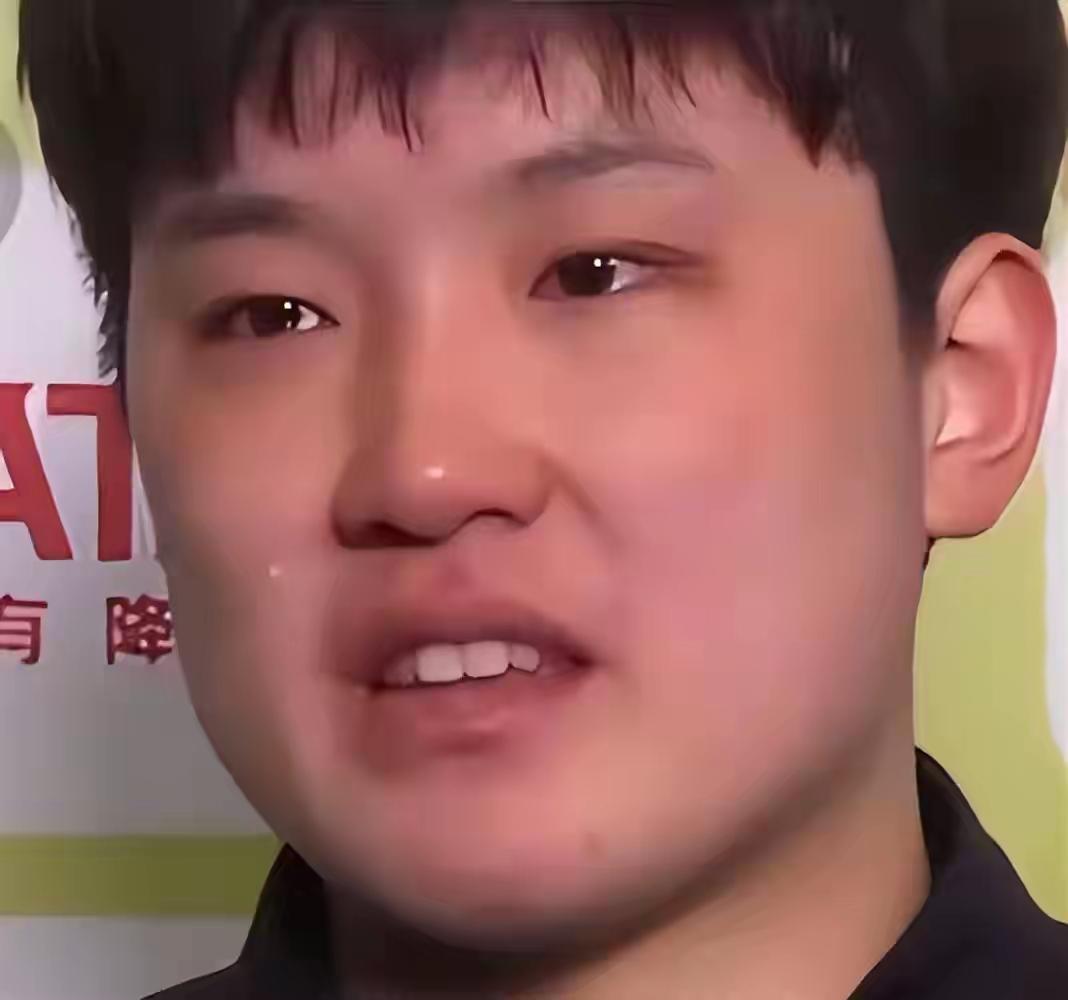 自己家有坟头，干嘛非要去哭别人家的坟头。自己有祖宗，非要去拜别人的祖宗，这是对张