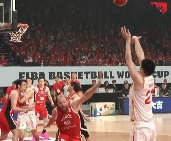 日本 主场哨 最后2分钟，直接不要脸了。这哨子是人能吹出来的么……三罚一掷，放眼