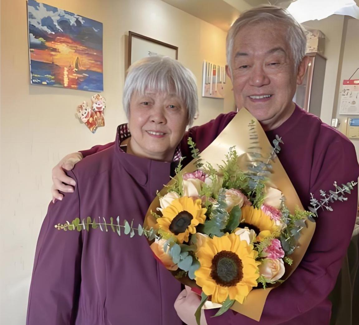 著名演员高明的最新消息
广大观众十分喜爱的著名演员高明与妻子段瑞芬相伴六十余年。