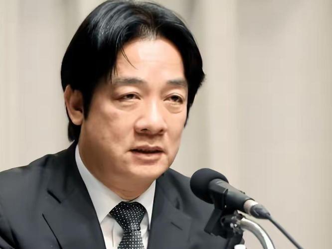 有位网友说得很直白：台湾地区方面扣走大陆渔民和渔船，哪怕我们绕岛巡航再多次，也未