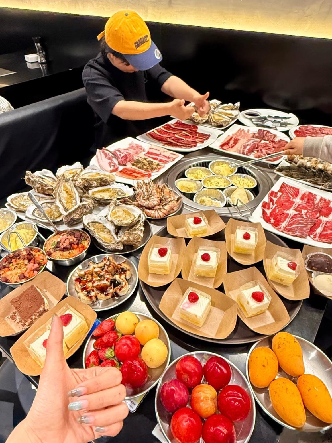 爱吃自助餐小蛋糕的天塌了什么！？你要知道我对蛋糕很挑的，除了自助里的都不吃，总觉