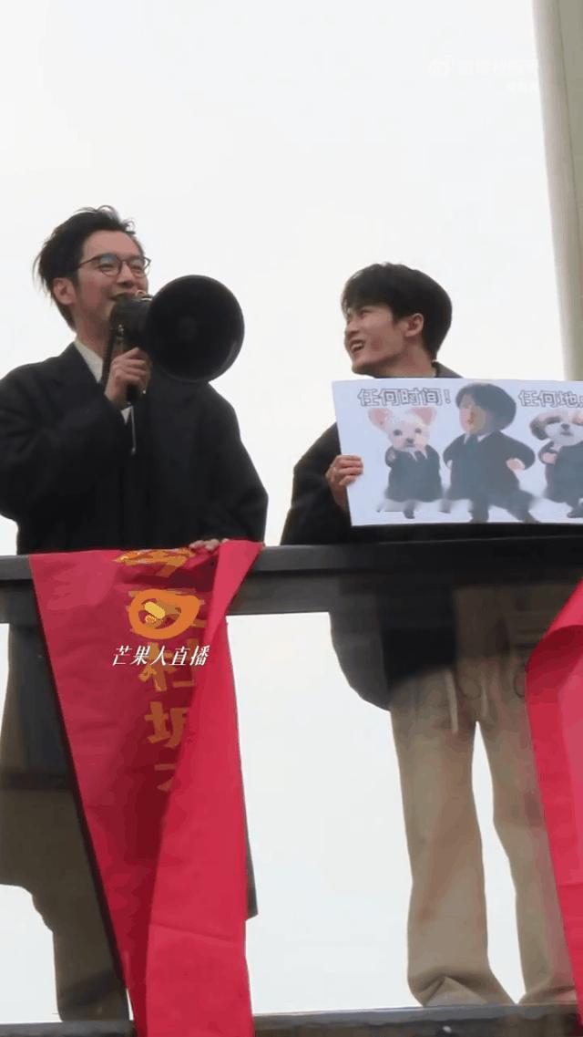 檀健次金世佳饭撒  檀健次金世佳同框路透 《猫猫狗狗》线下综艺录制同框了！太好磕