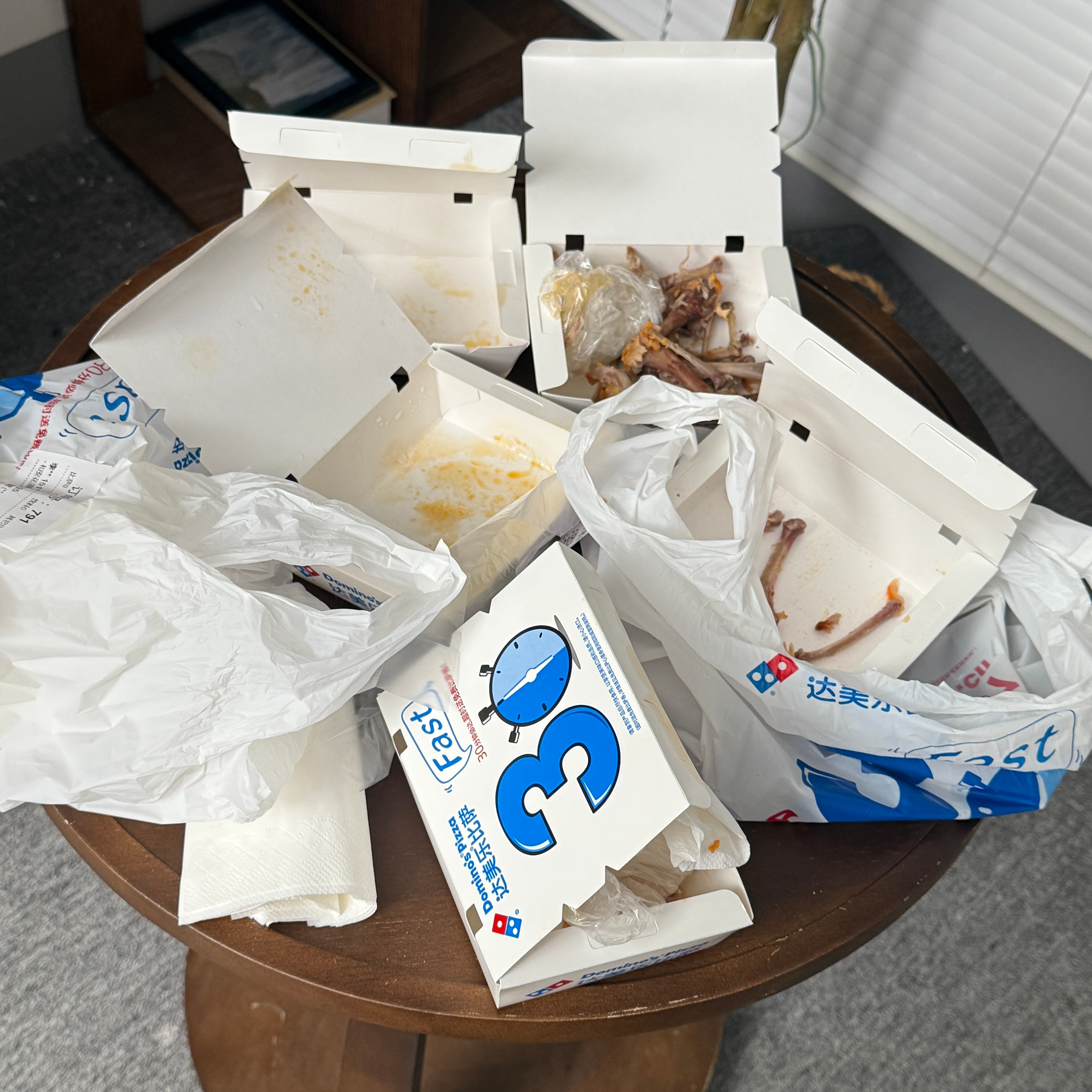 铁铁们，今天一直在忙，刚匆忙垫了口！老规矩评抽🧧 今天这么晚了，第一个铁铁额外