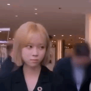 突然想到金玟庭认证了粉丝应援 而且是音中候机室第一且唯一的应援，队友都能看到 而