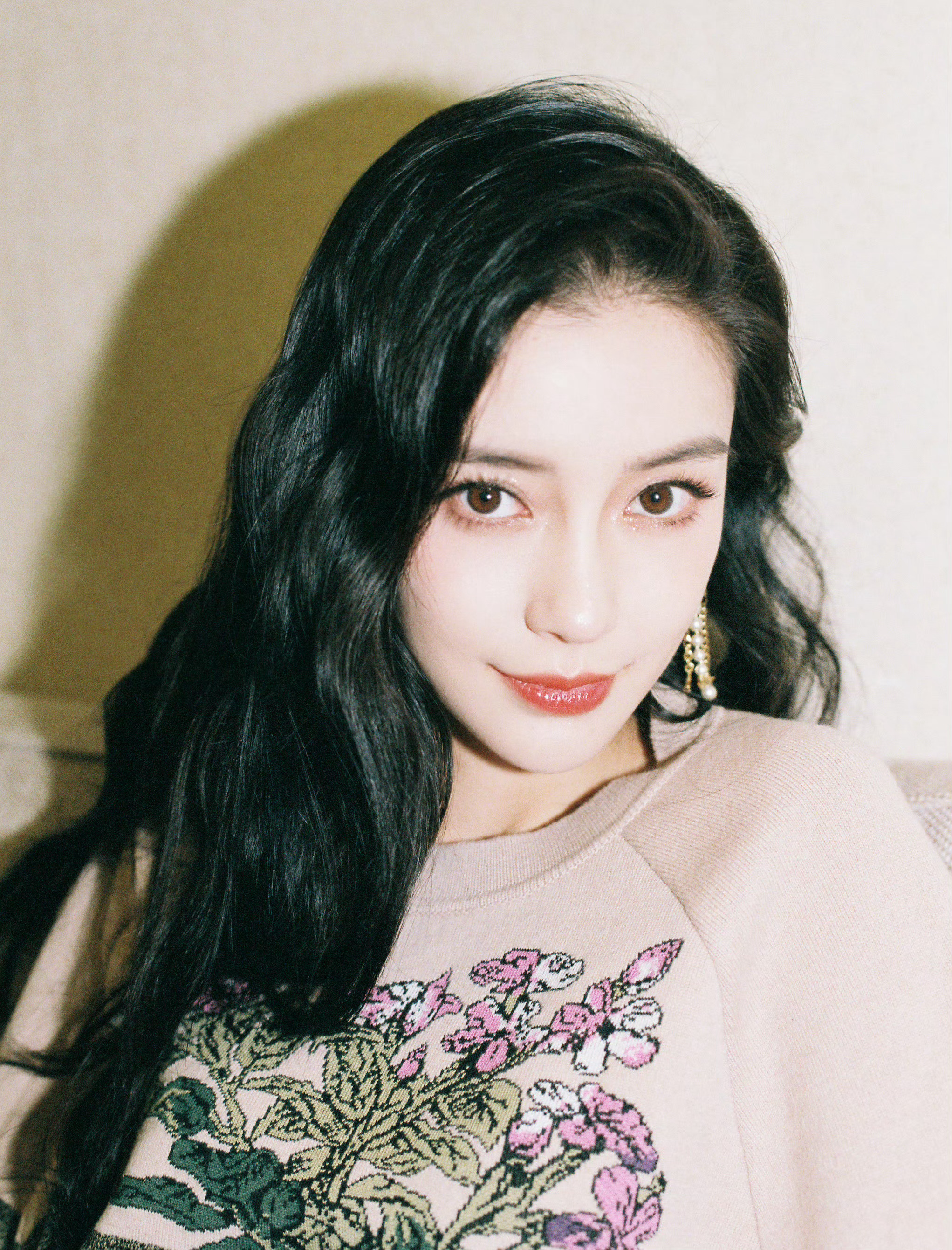 angelababy 杨颖 祝所有将将忘记忧愁，没有烦恼🌻☀️