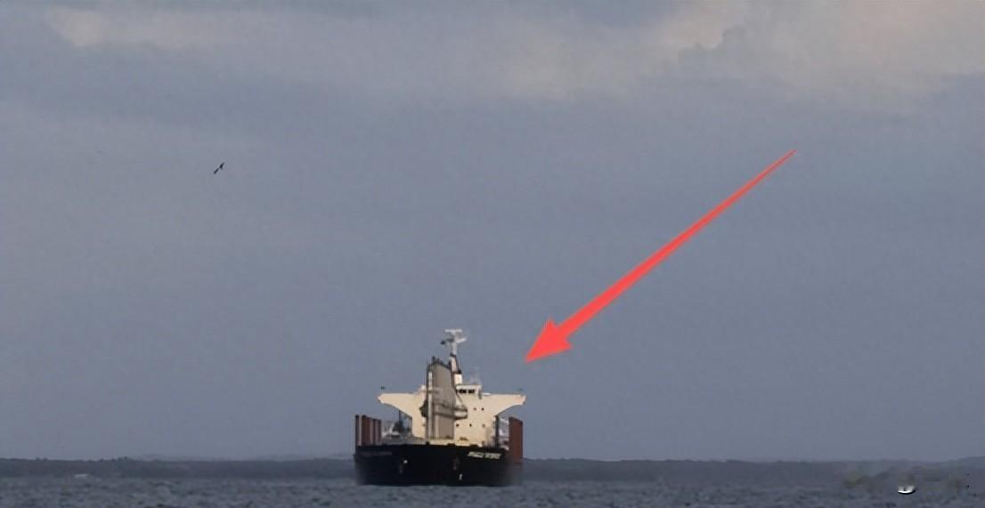 特朗普的油轮，复杂的水域，微妙的信号
事情是这样的，美军扣了艘俄罗斯油轮，挂着俄