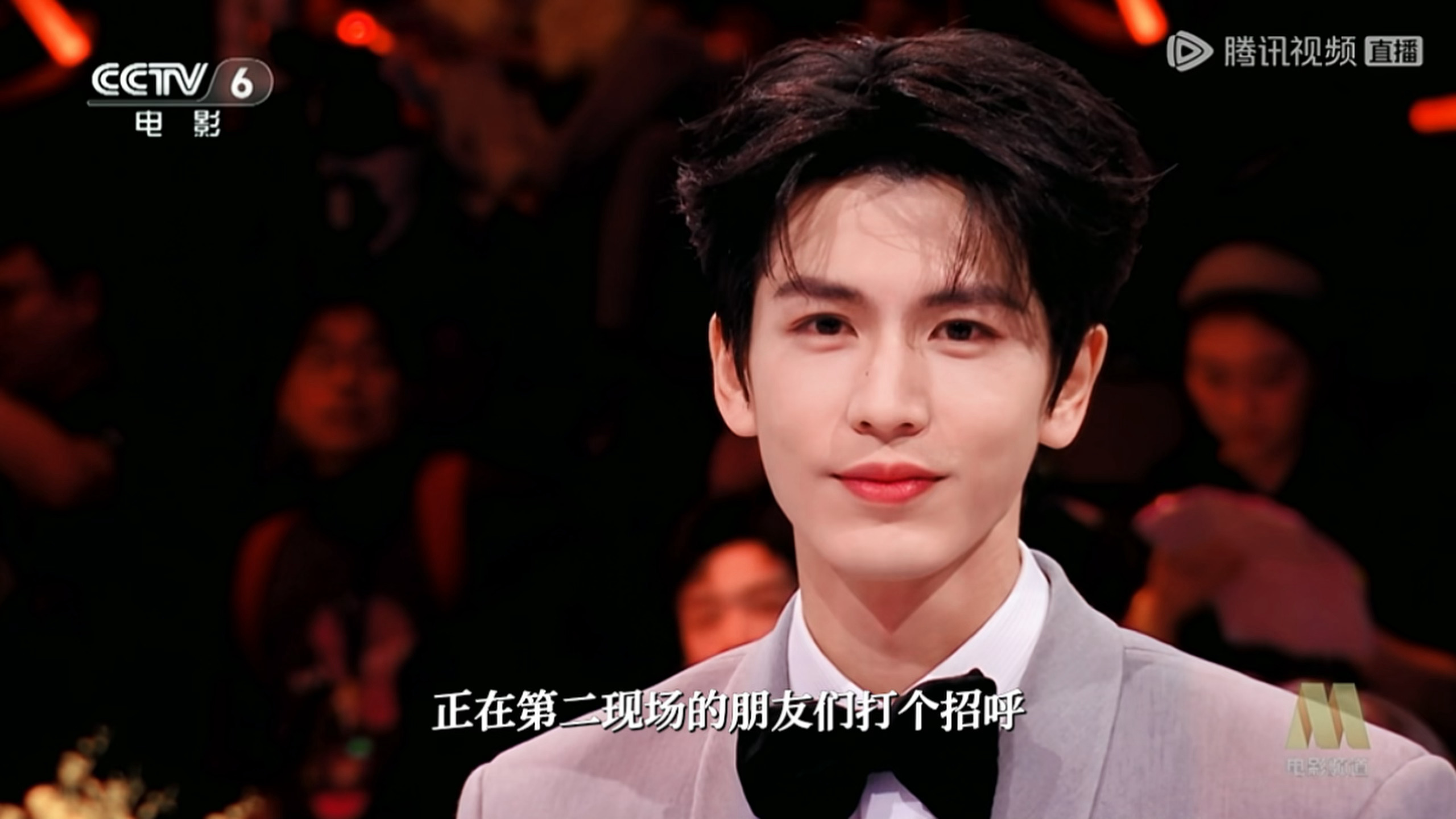 听到自己上热搜了此男就这样萌萌地笑🥺湾区升明月 ​​​
