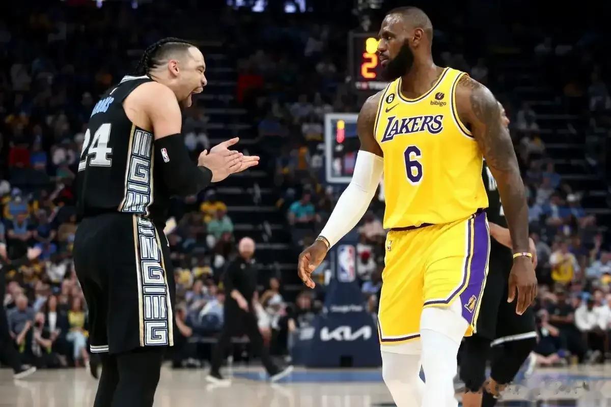 随着8月25号的到来，NBA2位球星发表对詹姆斯的看法，体现天壤之别的人品和文化