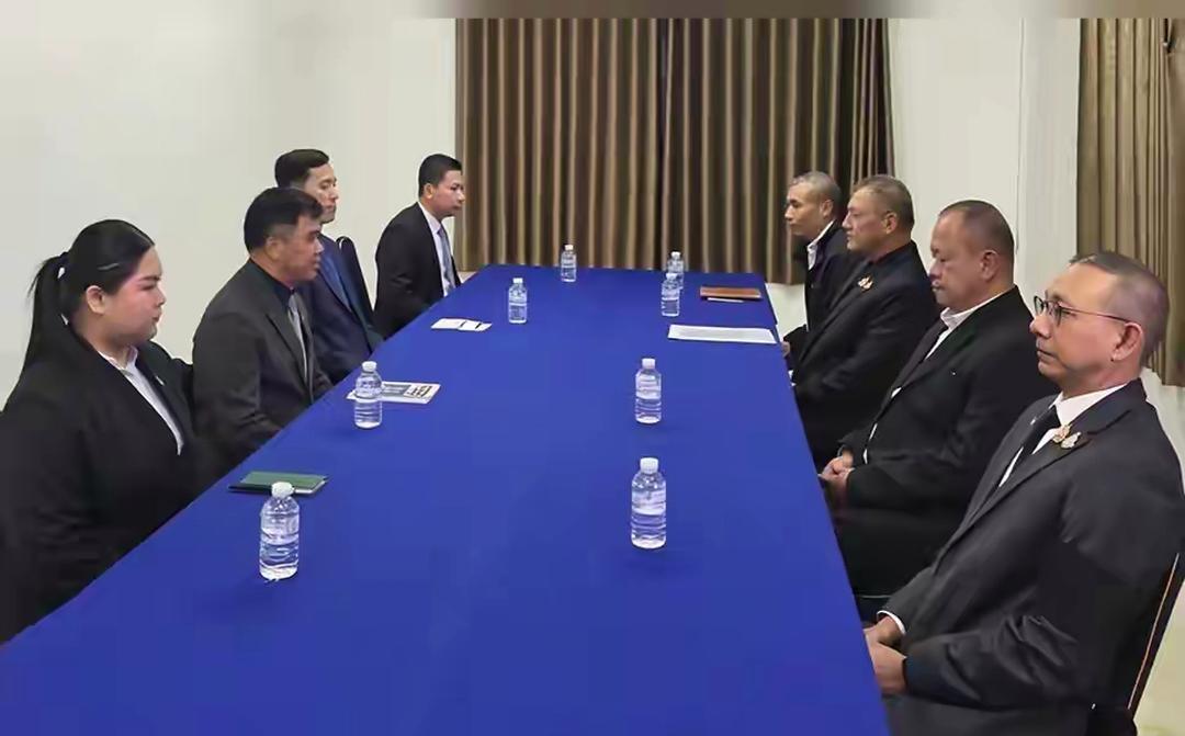 柬埔寨提四个停火条件，泰国谈了30分钟便退场，中美说话都不好使，
根据东盟外长会