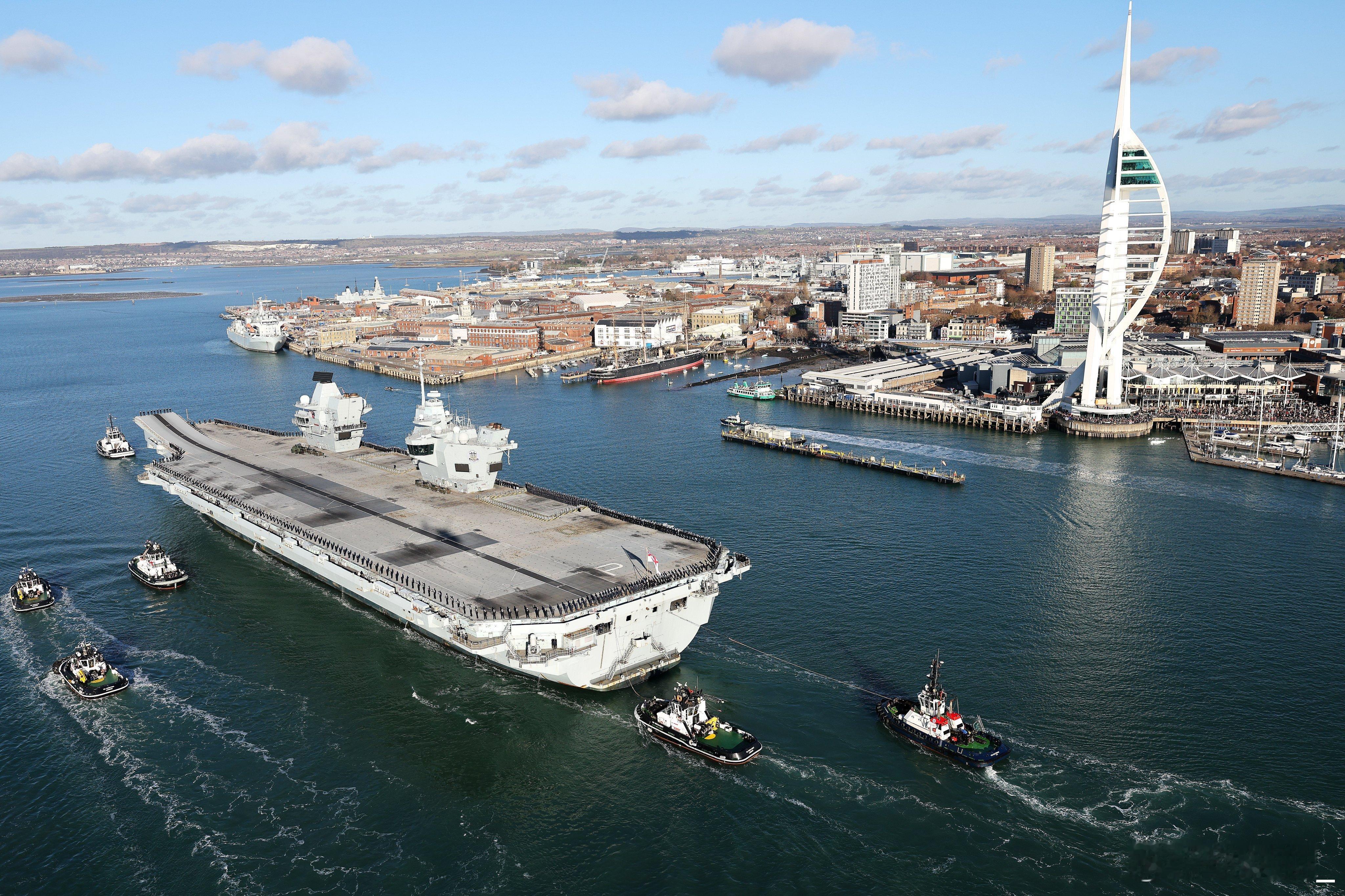 威尔士亲王号航母打击群昨天回到朴茨茅斯，该地举行了近20年来最盛大的海军返国欢迎